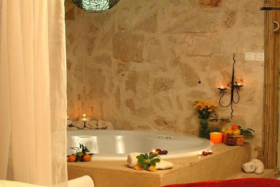 ביקתפוז וקלמנטינה- מתחם בקתות וסוויטות עם ג'קוזי פרטי ובריכה משותפת Hotel Liman Kültér fotó